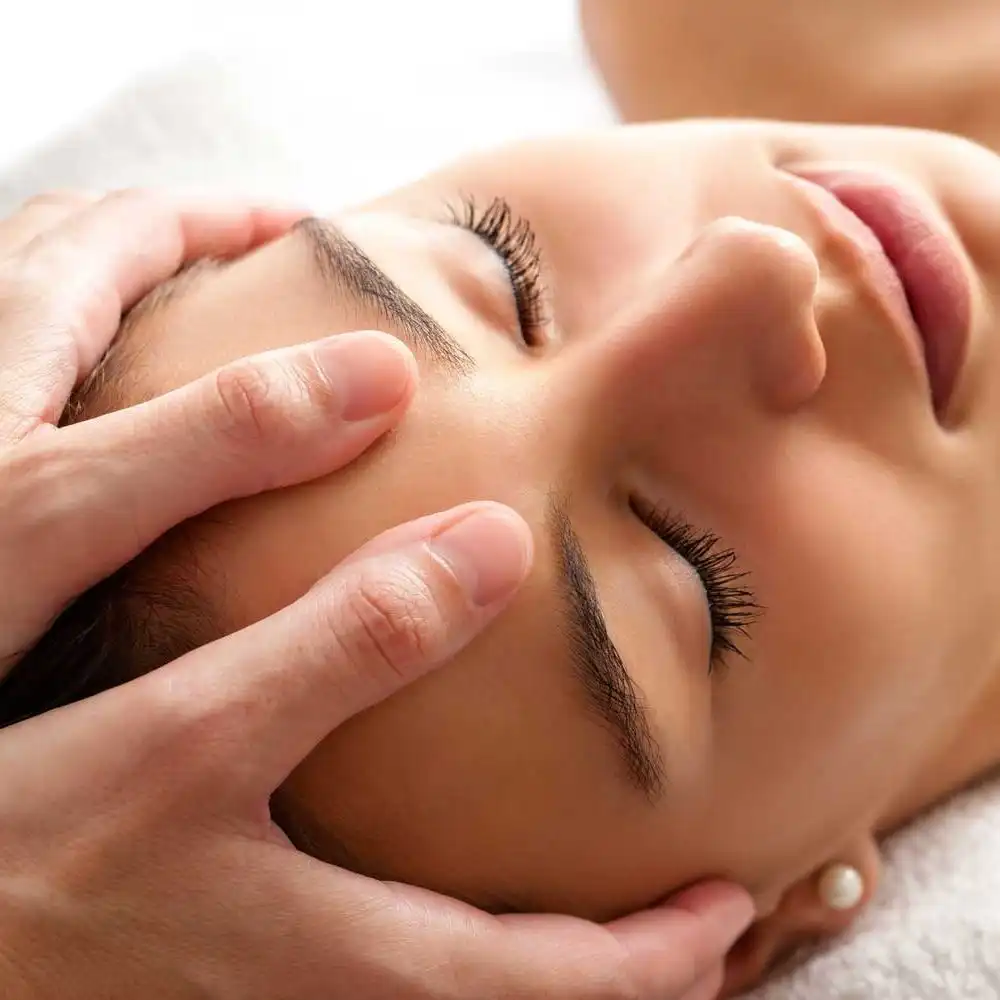 فواید استفاده از ماساژور دستی صورت برای جوانسازی و رفع چین و چروک